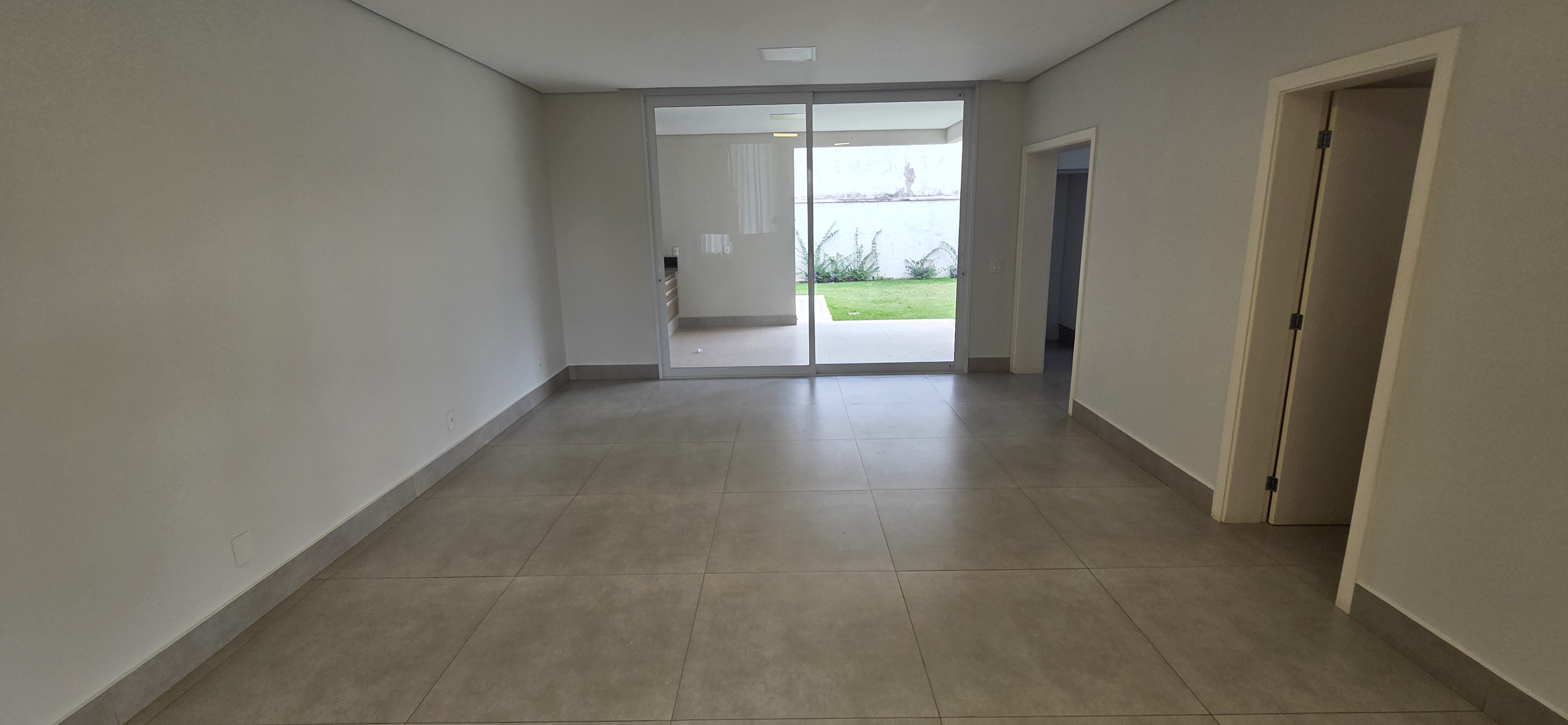 Sobrado — Condomínio Residencial Real Park — 3 dorm. (3 suítes) — 250.00m² — Venda, ambiente 3