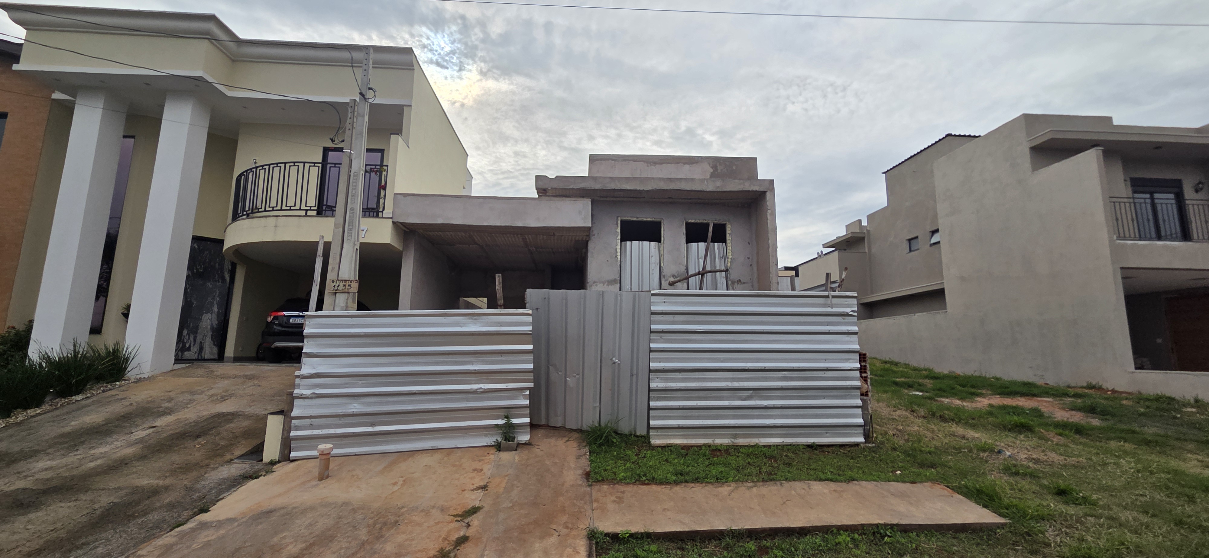 Casa — Condomínio Terra da Estância Bosque — 3 dorm. (1 suíte) — 200m² — Venda